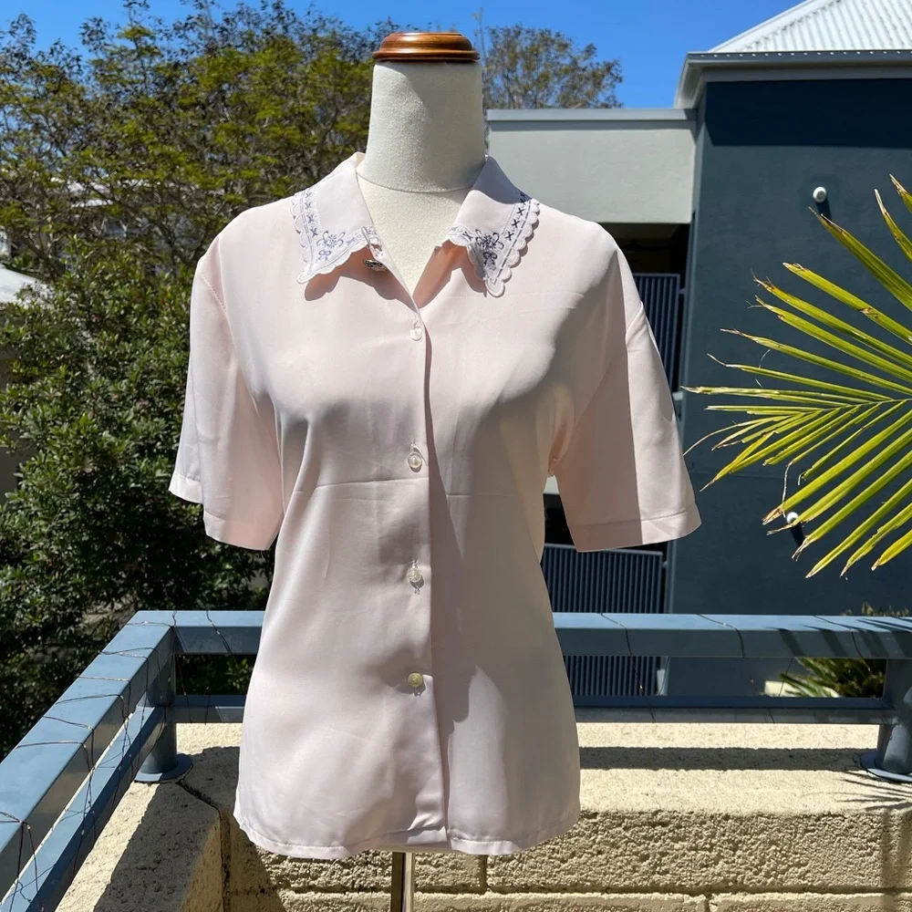Dainty Vintage Embroidered Blouse - Picture 1 of 7